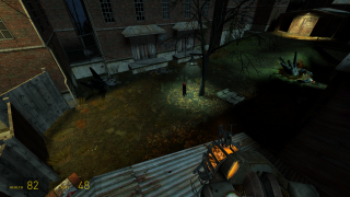 Hl2 d1 town 01 courtyard.png